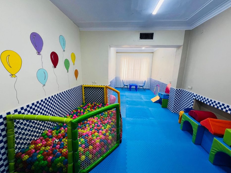 فضای بازی‌ درمانی کودکان در کلینیک ذهن پیشرو